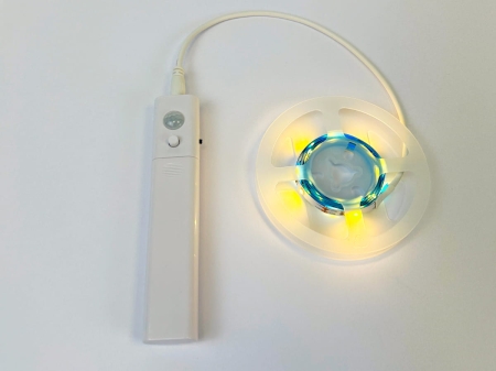 Taśma LED 1m 3000K z czujnikiem na baterie - ON.jpg