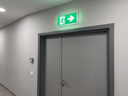 Oprawa ewakuacyjna-awaryjna VELLA SO 125 NM 1H MT IP44 Czarna -- wiz01.jpg