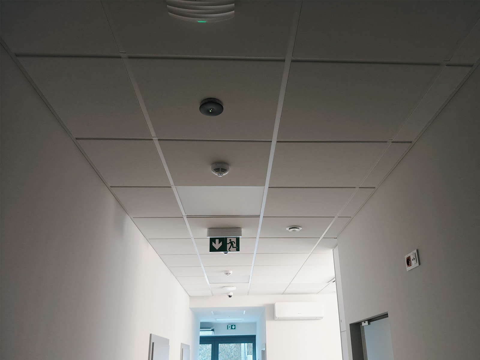 Lampa awaryjna natynkowa STARLET ROUND SO 350 NM 1H MT Czarna--wizualizacje01.jpg
